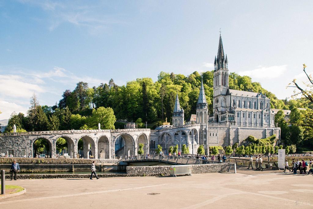 Hotel Atrium Lourdes Bagian luar foto