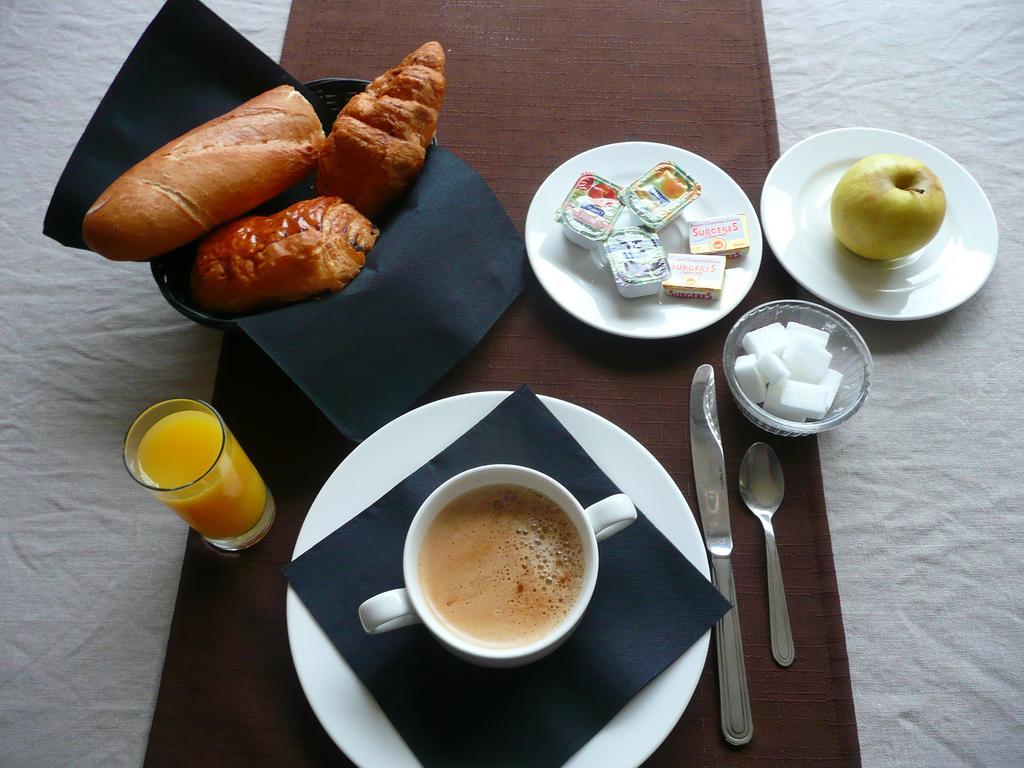 Hotel Atrium Lourdes Bagian luar foto